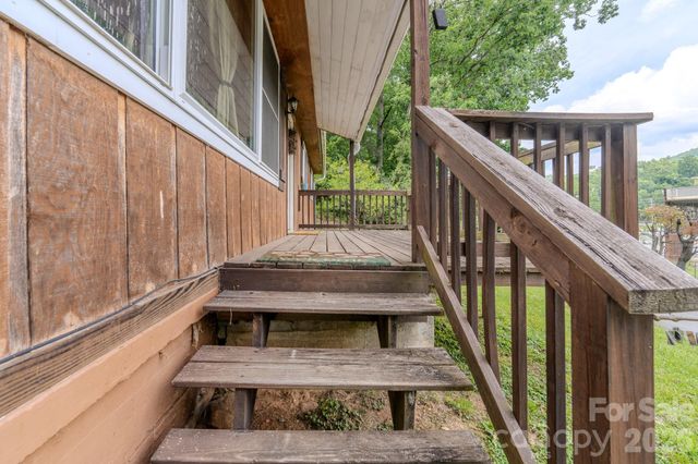 84 English Road, Spruce Pine, NC 28777