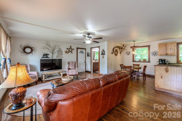 84 English Road, Spruce Pine, NC 28777