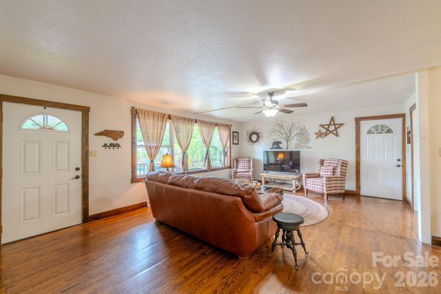 84 English Road, Spruce Pine, NC 28777