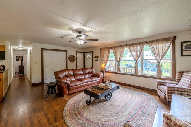 84 English Road, Spruce Pine, NC 28777