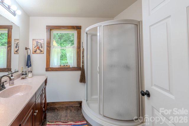 84 English Road, Spruce Pine, NC 28777
