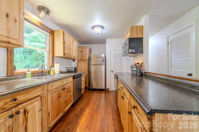 84 English Road, Spruce Pine, NC 28777