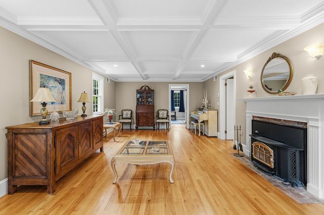 25 Pamden Ln, Seekonk, MA 02771