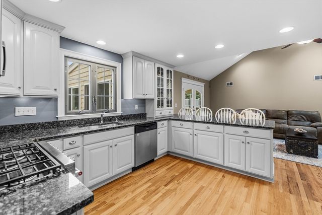 25 Pamden Ln, Seekonk, MA 02771