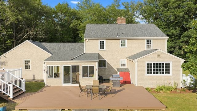 25 Pamden Ln, Seekonk, MA 02771