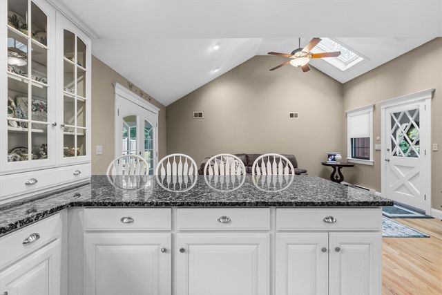 25 Pamden Ln, Seekonk, MA 02771