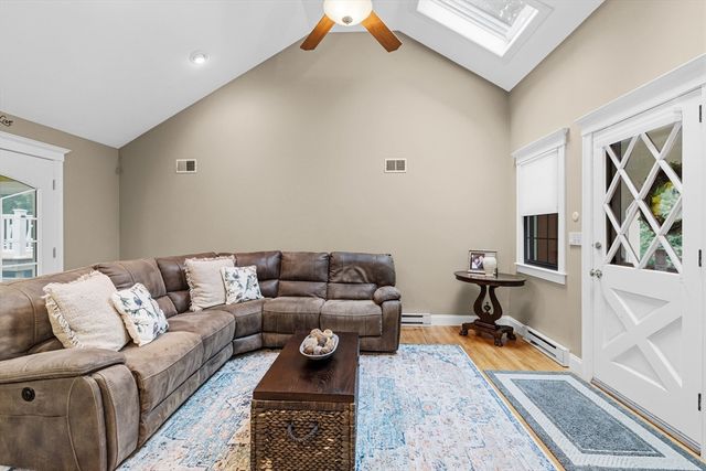 25 Pamden Ln, Seekonk, MA 02771
