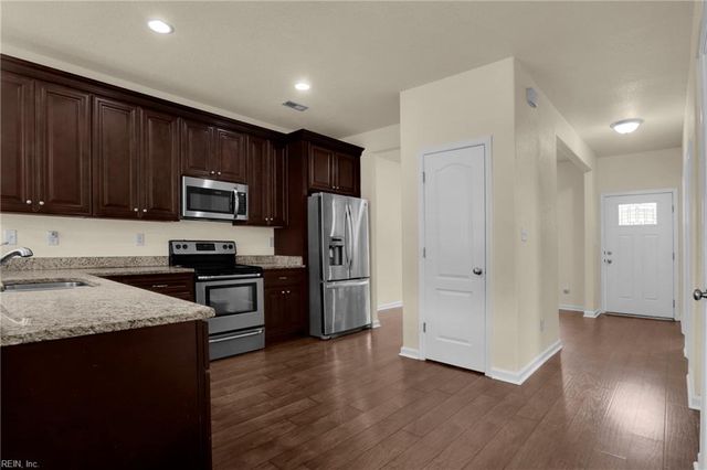 2812 Mark ST, Chesapeake, VA 23324