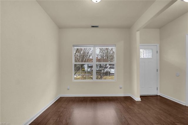 2812 Mark ST, Chesapeake, VA 23324