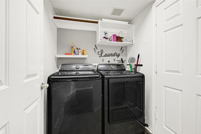 5707 Meadow Breeze Lane, Rosharon, TX 77583