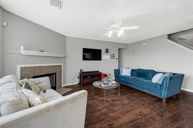 5707 Meadow Breeze Lane, Rosharon, TX 77583