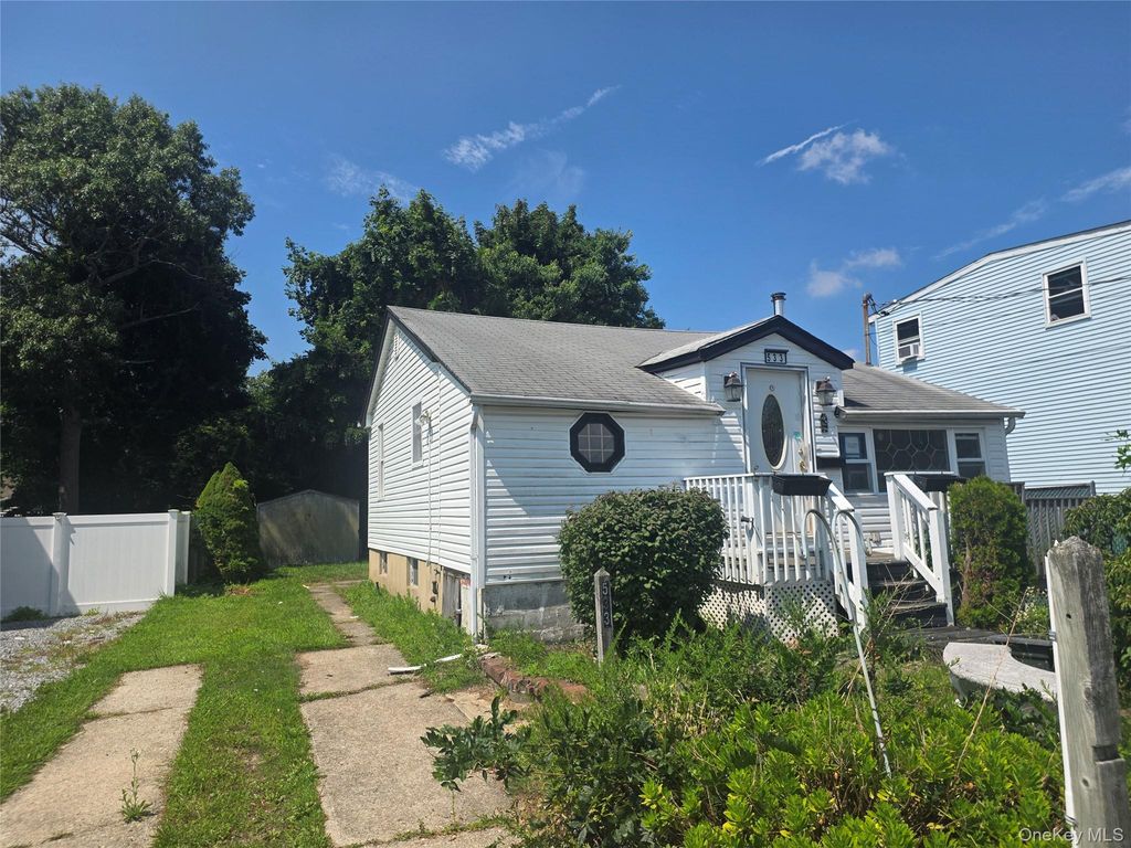 533 S 8th Street, Lindenhurst, NY 11757 — photo 2