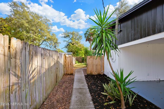 1111 UNDERHILL Drive, Jacksonville, FL 32211