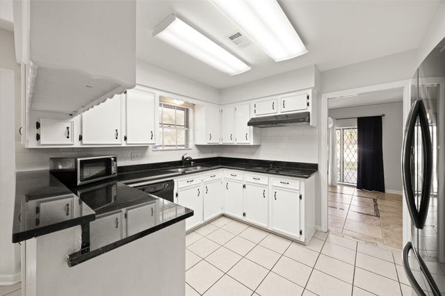 5827 S Braeswood Boulevard, Houston, TX 77096