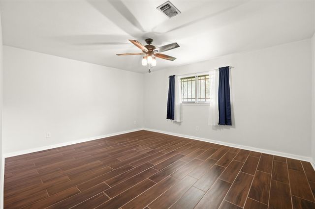 5827 S Braeswood Boulevard, Houston, TX 77096