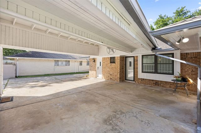 5827 S Braeswood Boulevard, Houston, TX 77096