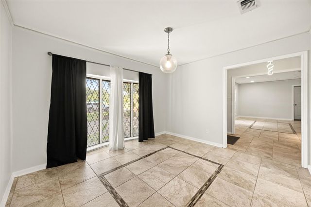 5827 S Braeswood Boulevard, Houston, TX 77096