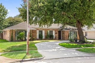 5827 S Braeswood Boulevard, Houston, TX 77096