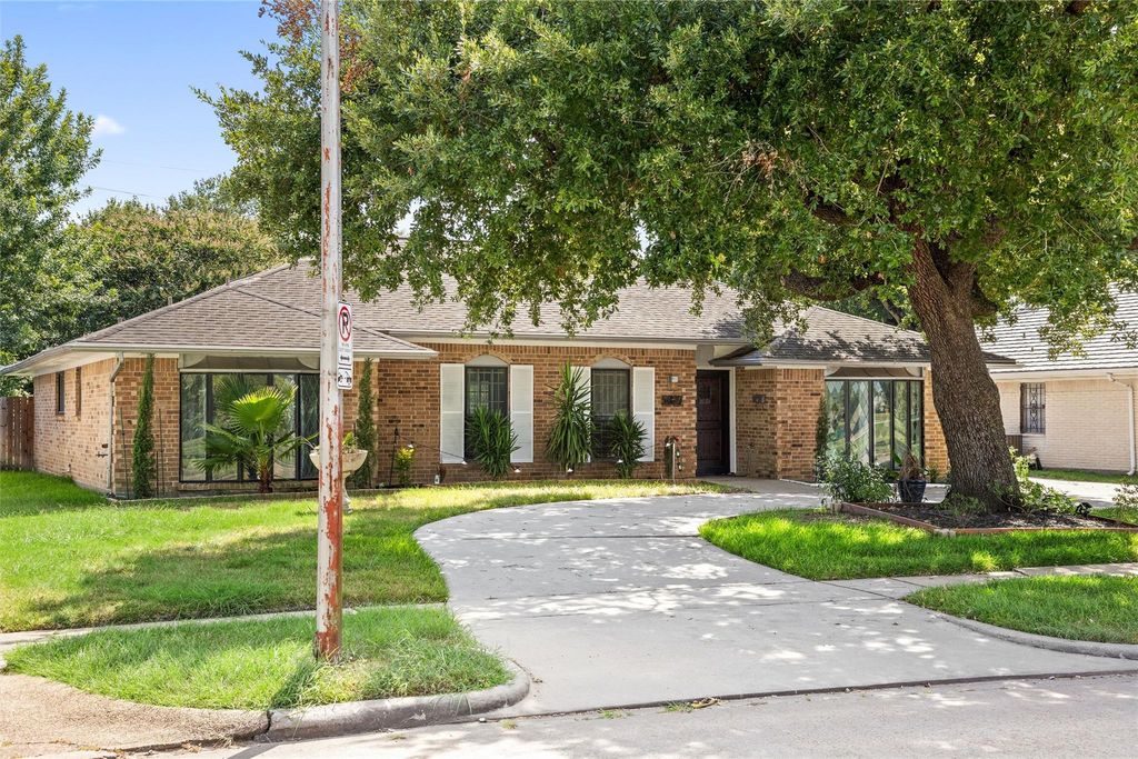 5827 S Braeswood Boulevard, Houston, TX 77096
