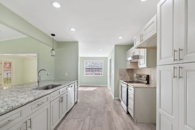 1811 S 22nd Street, Rogers, AR 72758