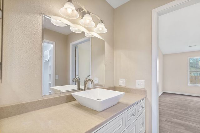 1811 S 22nd Street, Rogers, AR 72758