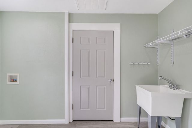 1811 S 22nd Street, Rogers, AR 72758