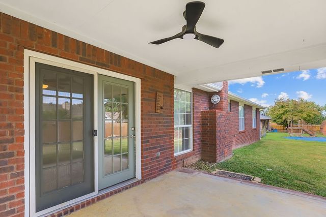 1811 S 22nd Street, Rogers, AR 72758