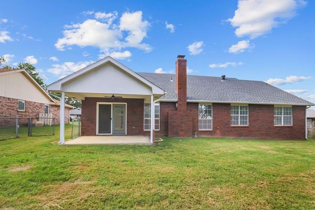 1811 S 22nd Street, Rogers, AR 72758