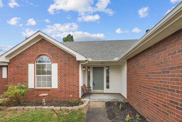 1811 S 22nd Street, Rogers, AR 72758