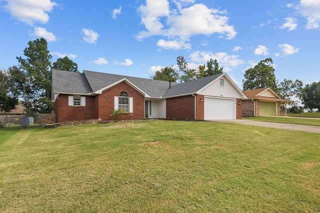 1811 S 22nd Street, Rogers, AR 72758