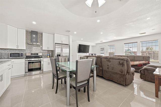 15707 Crooked Arrow Drive, Sugar Land, TX 77498