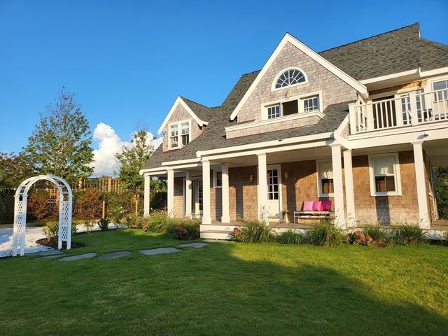 63 Monomoy Rd _, Nantucket, MA 02554