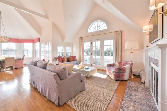 63 Monomoy Rd _, Nantucket, MA 02554