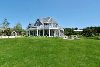 63 Monomoy Rd _, Nantucket, MA 02554