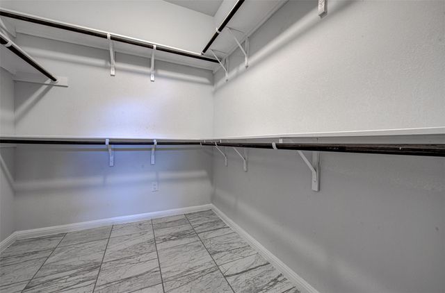 217 Pelican Bay CIR, Kyle, TX 78640