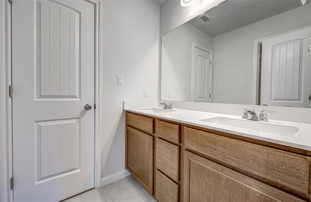 217 Pelican Bay CIR, Kyle, TX 78640