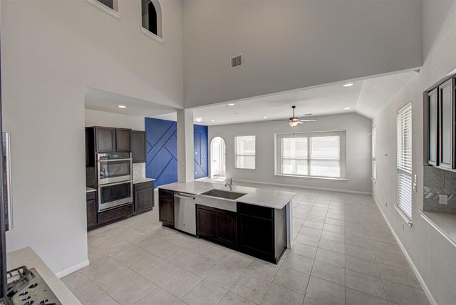 217 Pelican Bay CIR, Kyle, TX 78640