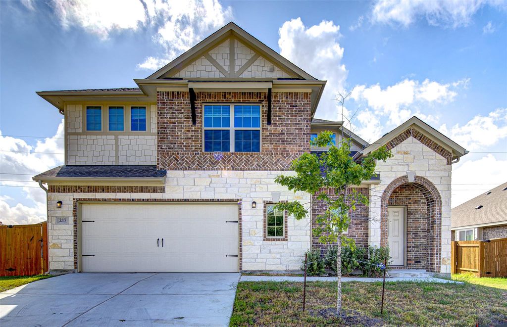 217 Pelican Bay CIR, Kyle, TX 78640