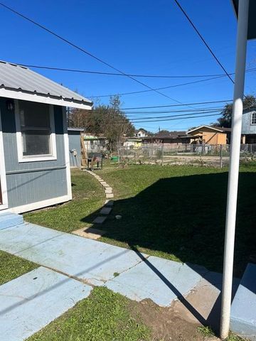 106 -108 S Kansas Street, Weslaco, TX 78596