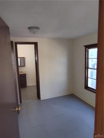 106 -108 S Kansas Street, Weslaco, TX 78596