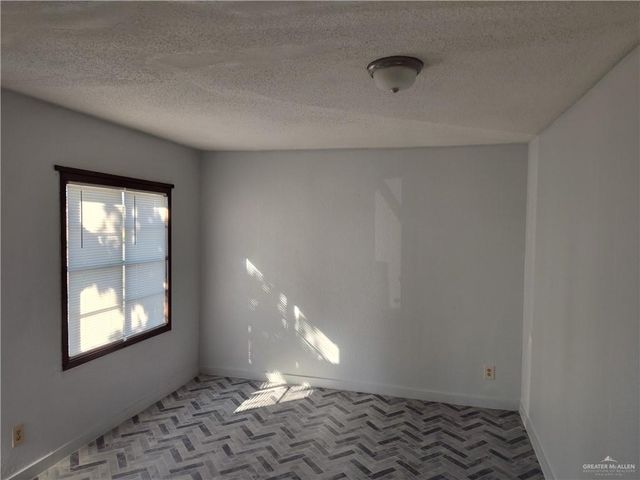 106 -108 S Kansas Street, Weslaco, TX 78596