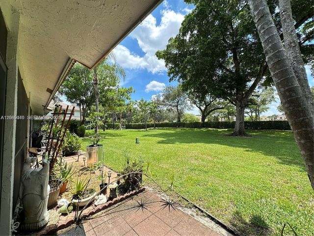 9865 Riverside Drive 9-32, Coral Springs, FL 33071