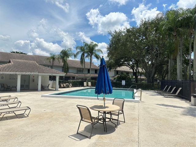 9865 Riverside Drive 9-32, Coral Springs, FL 33071