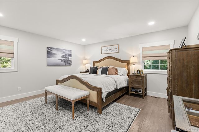 25 Pinoak Lane, Saint James, NY 11780