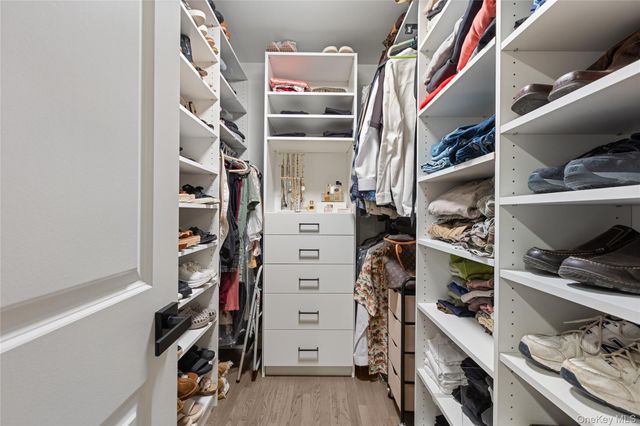 25 Pinoak Lane, Saint James, NY 11780