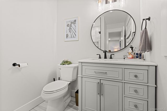 25 Pinoak Lane, Saint James, NY 11780