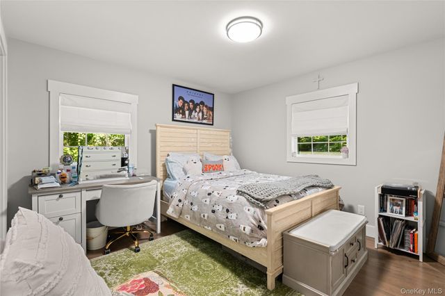 25 Pinoak Lane, Saint James, NY 11780