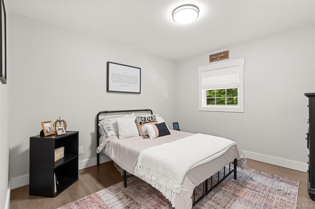 25 Pinoak Lane, Saint James, NY 11780