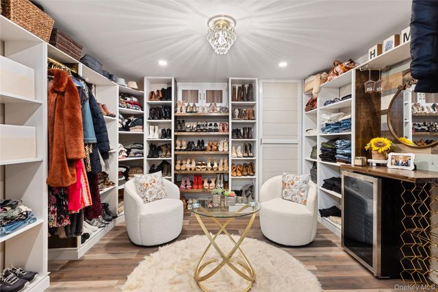 25 Pinoak Lane, Saint James, NY 11780