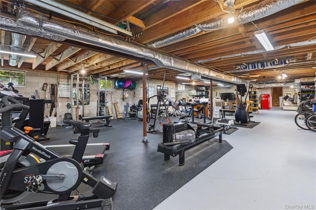 25 Pinoak Lane, Saint James, NY 11780